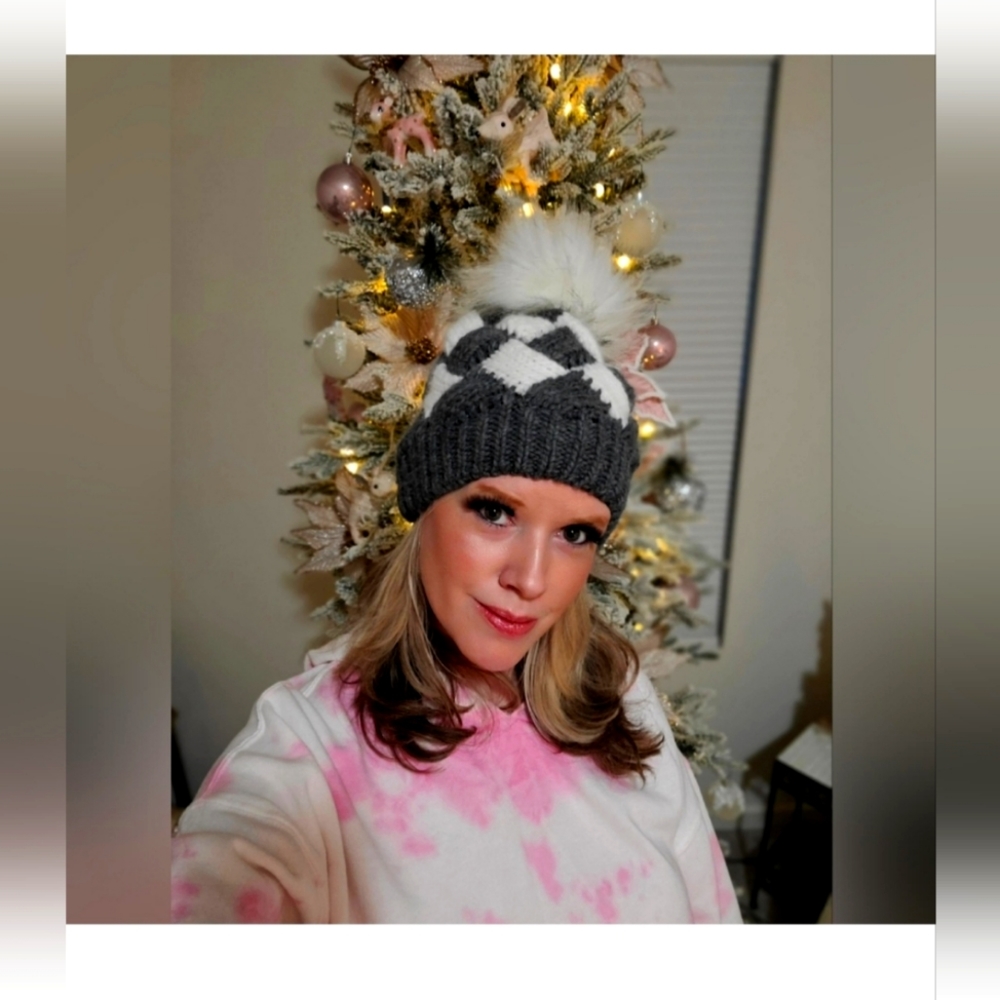 SALE♥️Super Cute Gray and white Hat with high white puff on top. Made in Italy